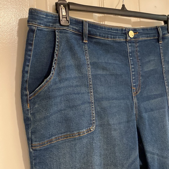 Gently Used DG2 Virtual Stretch Pull-On Utility Crop Jean 22 Women’s Petite - Picture 3 of 12